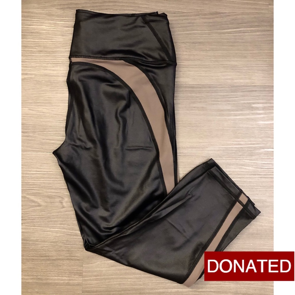 DONATED x Victoria’s Secret Sport Knockout Capri (Size L) NWOT